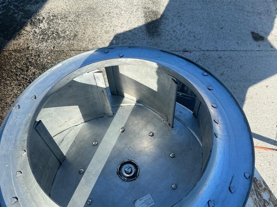 Turbine de tourelle d'extraction décapée après nettoyage professionnel